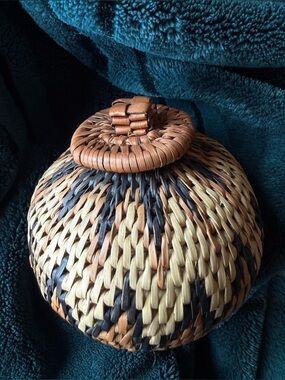 Handmade African Basket, Zulu Herb Container South AfricaTribal 4”